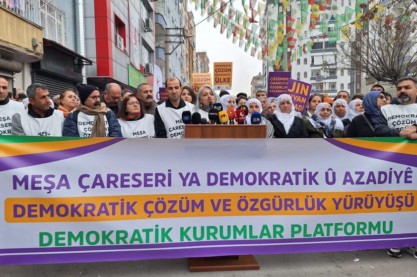 Diyarbakır'da 'Demokratik Çözüm ve Özgürlük Yürüyüşü' 