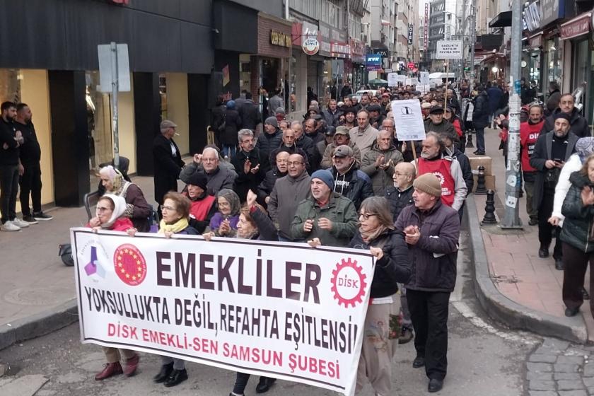 Samsun'da emeklilerin gerçekleştirdiği yürüyüş.