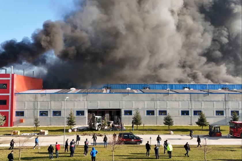 Kırklareli'nde oyuncak fabrikasında çıkan yangın kontrol altına alındı.