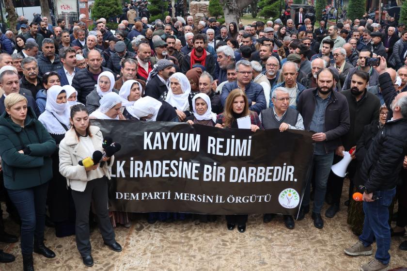 Akdeniz Belediyesinde kayyım protestosu