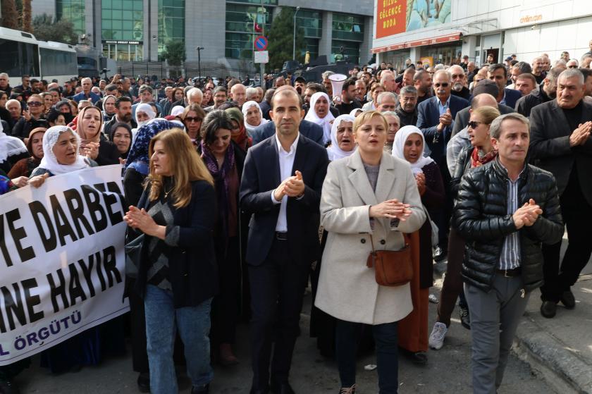 Akdeniz belediyesi önünde eylem