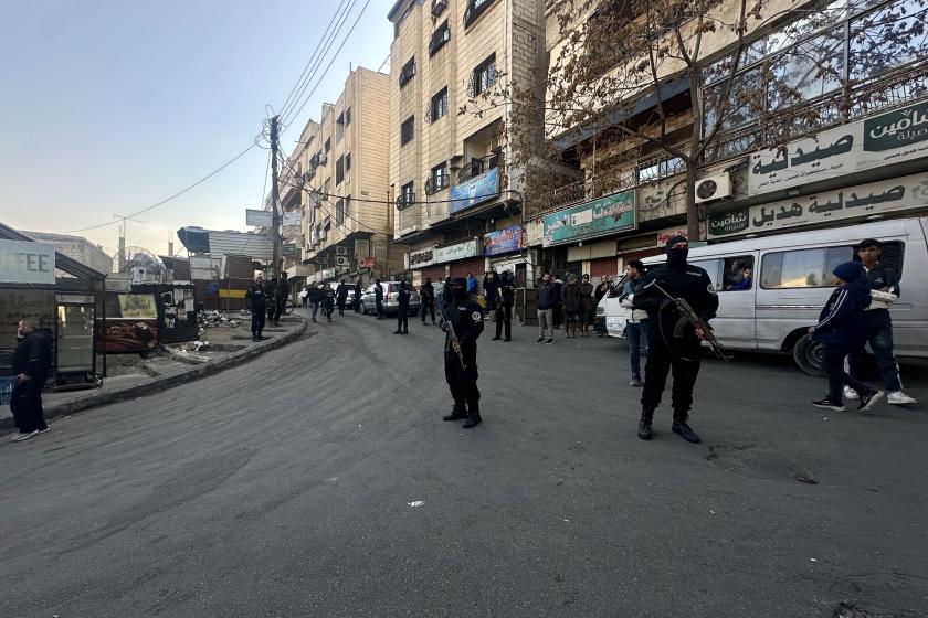 Suriye'de silahlarını teslim etmeyen Esad yönetimi askerlerine yönelik operasyonlar sürüyor