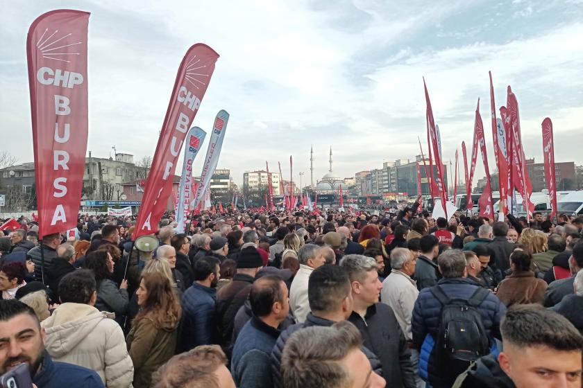 CHP'den, saat 14.00'te tüm il örgütlerinin önünde toplanma çağrısı