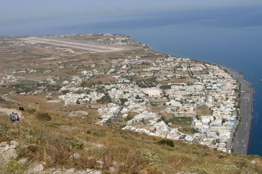 Ege'deki depremler nedeniyle 9 bin kişi Santorini Adası'nı terk etti