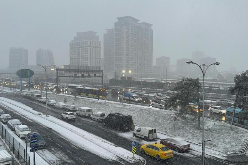 İstanbul Valisi uyardı: Zorunlu olmadıkça trafiğe çıkmayın