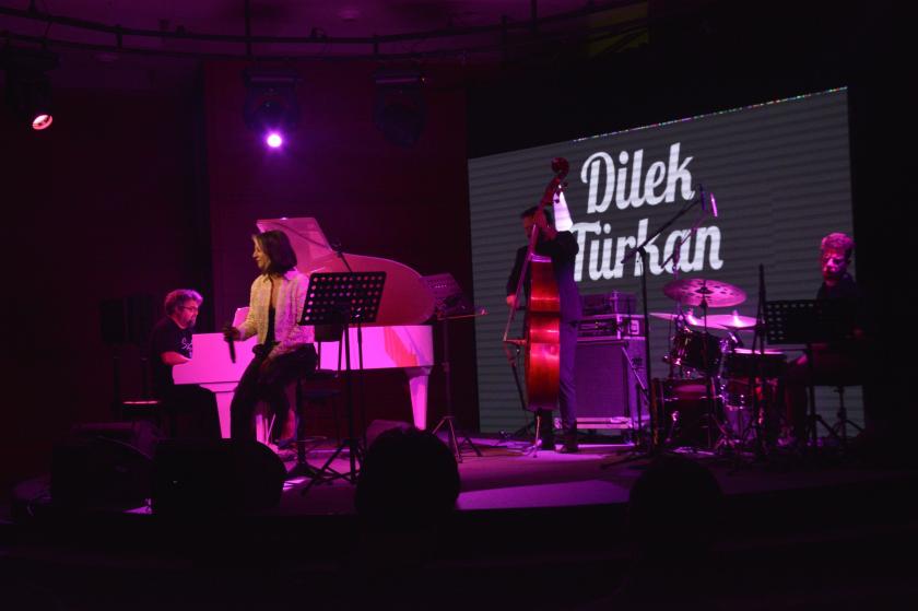 Dilek Türkan ve Tuluğ Tırpan Bursa'da konser verdi