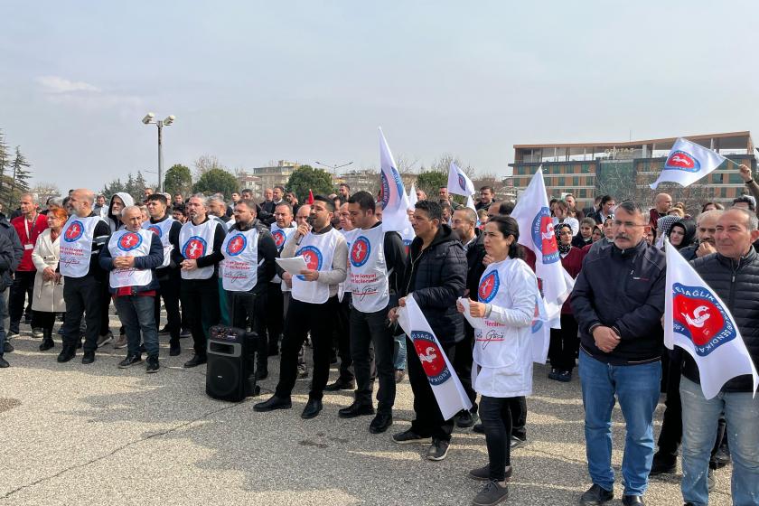 Gaziantep Üniversitesi hastanesi işçileri TİS hakkı için eylemde