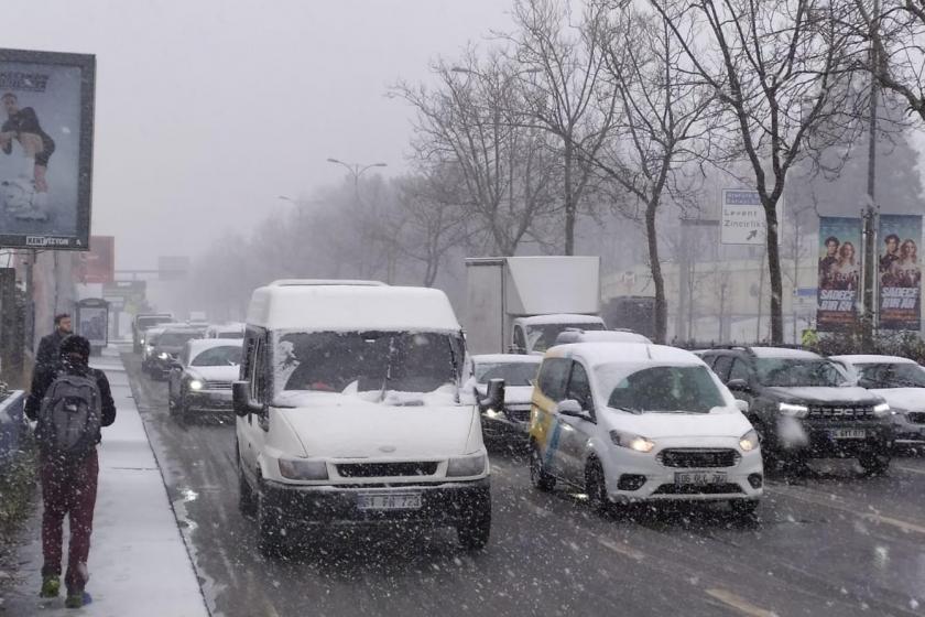 İstanbul'un bazı ilçelerinde kar yağışı etkili oluyor