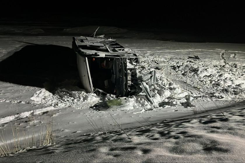 Erzurum'da yolcu otobüsünün devrildiği kazada 37 kişi yaralandı