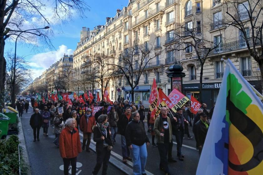 Paris'te binlerce kişi faşist saldırıyı protesto etti