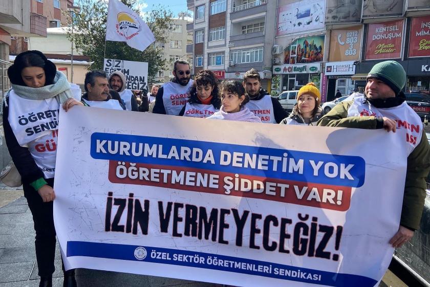 Özel sektör öğretmenleri, ‘darpçı’ okul patronunu protesto etti