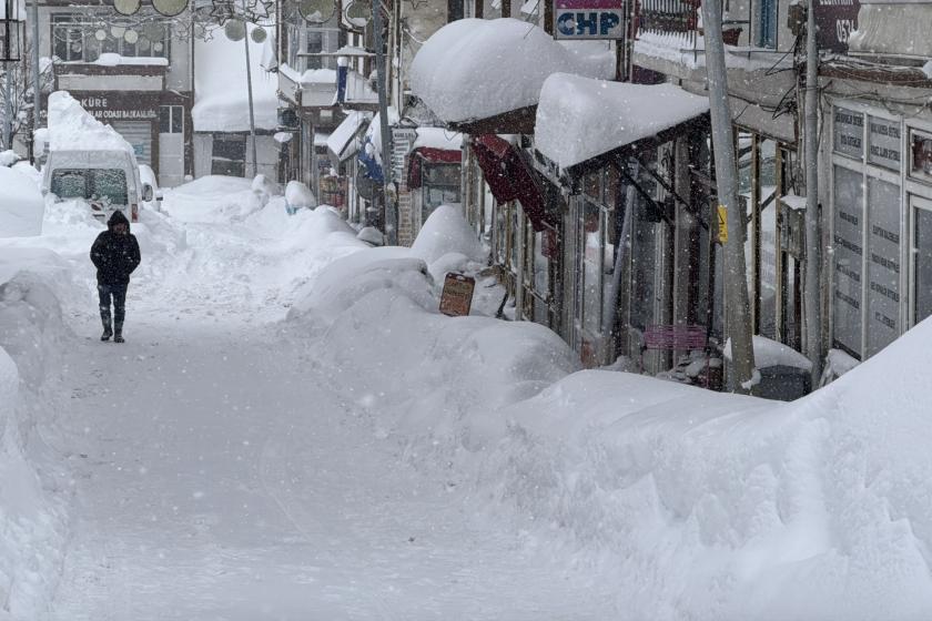 Yoğun kar yağışının etkisini sürdürdüğü illerde okullar 1 gün tatil edildi