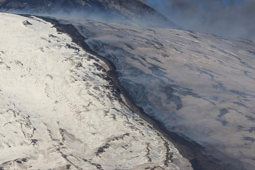 Etna Yanardağı’nda yeniden lav akışı meydana geldi