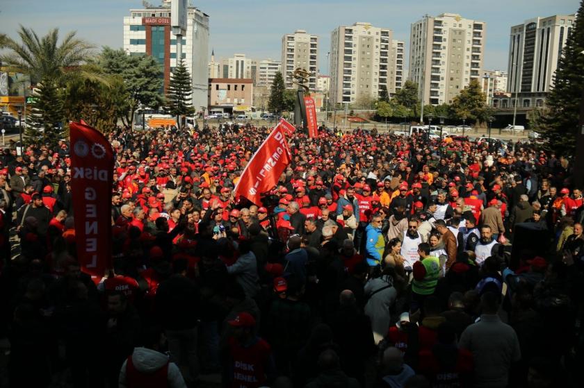 Seyhan Belediyesi işçileri: “Ödenmeyen haklarımız ödensin”