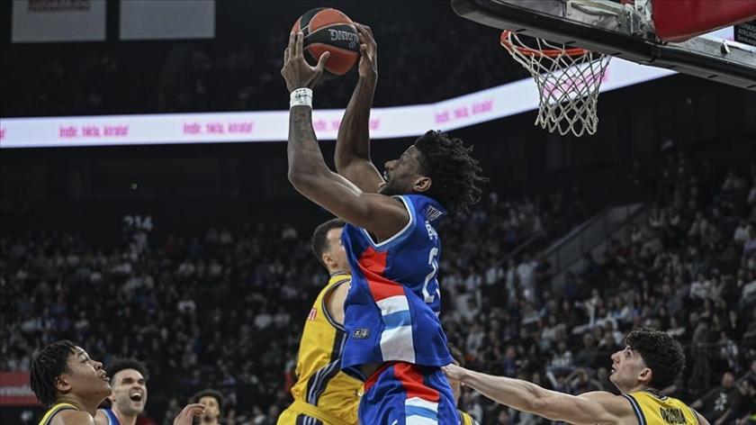 Anadolu Efes, sahasında ALBA Berlin'i mağlup etti