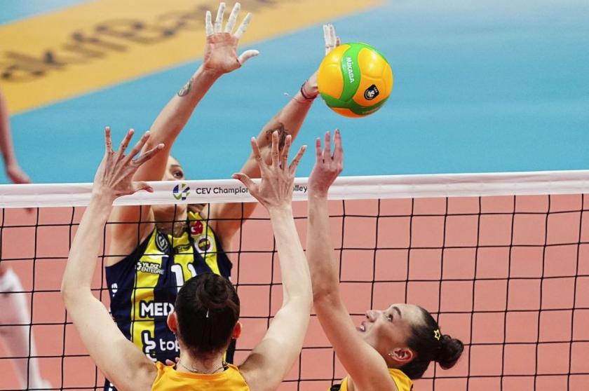 Fenerbahçe, VakıfBank’ı filede mağlup etti