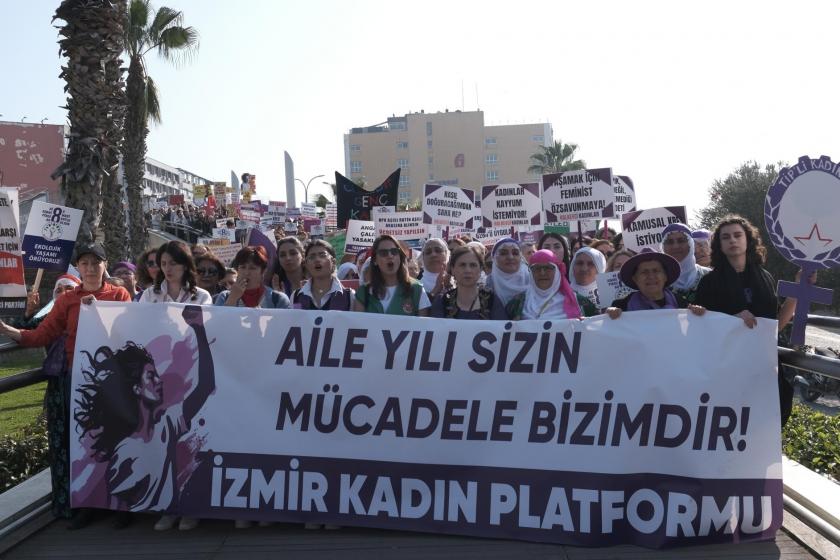 İzmir'de kadınlar 8 Mart'ta yürüdü: "Aile yılı sizin mücadele bizimdir"