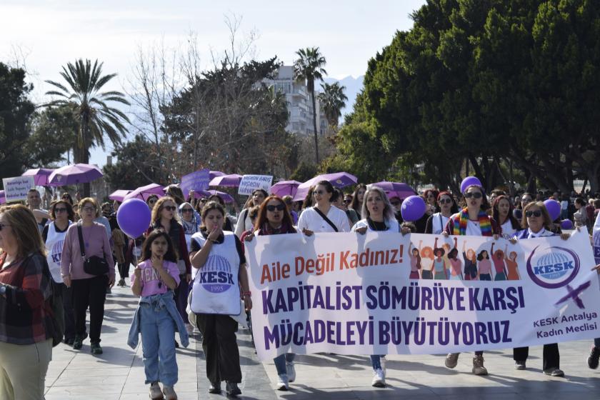 Antalya'da 8 Mart yürüyüşü | "8 Mart'ta da demokrasi, eşitlik, barış ve özgürlük talebimizi yükseltiyoruz"