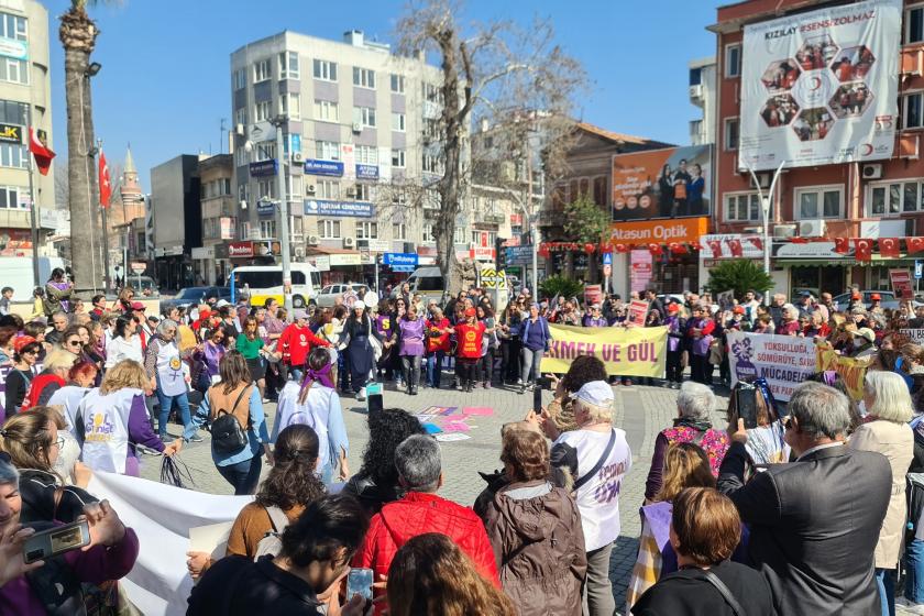 Edremit'te kadınlar 8 Mart için meydanlarda