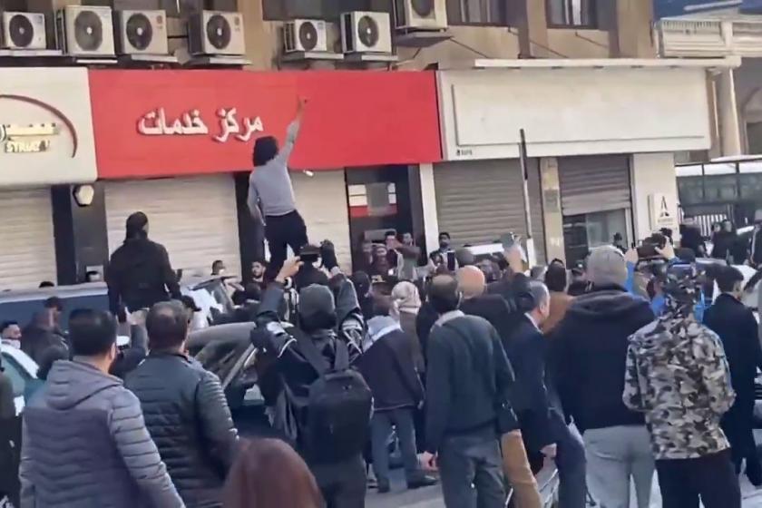 Şam'da Alevi katliamını protesto edenler darbedildi, havaya ateş açıldı