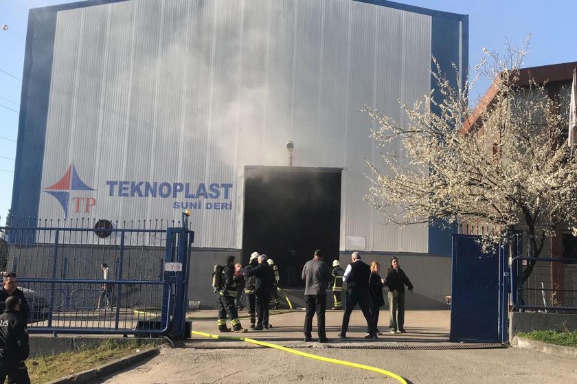 Deri fabrikasında yangın çıktı, dumandan etkilenen 1 işçi hastaneye kaldırıldı