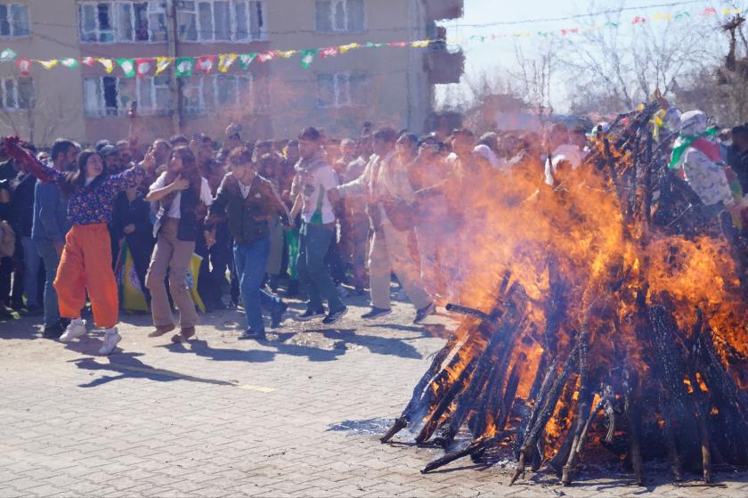 İlk Newroz ateşi Licê’de yakıldı