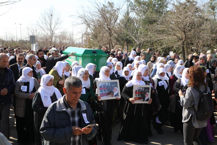 Barış Annesi Sakine Arat kitlesel uğurlandı: Barışa hasret gitti