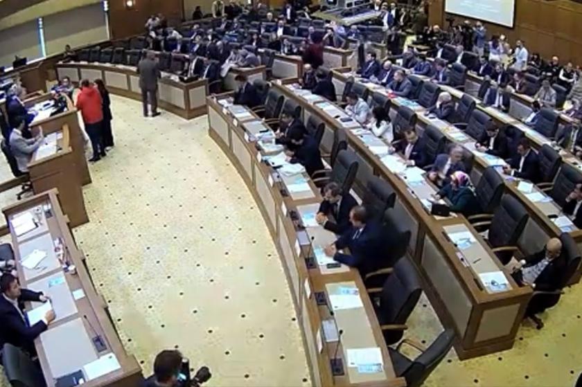 Bursa Büyükşehir meclisinde sağlıkçının konuşması AKP’liler tarafından engellendi