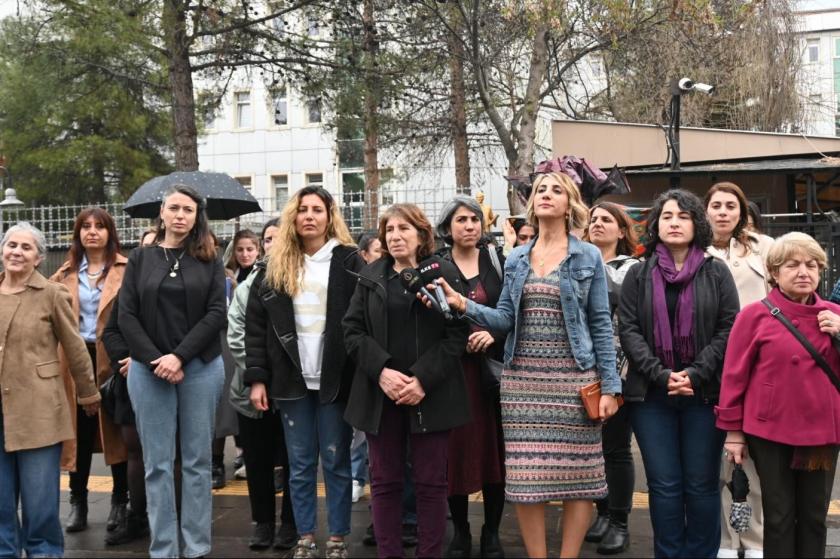 Diyarbakır’da kadın cinayetine tepki: “Aile Yılı’ sizin kollektif mücadele bizimdir