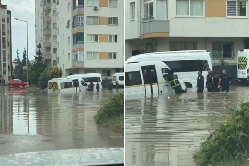 Adana'da sağanak etkili oldu | Öğrenciler serviste mahsur kaldı