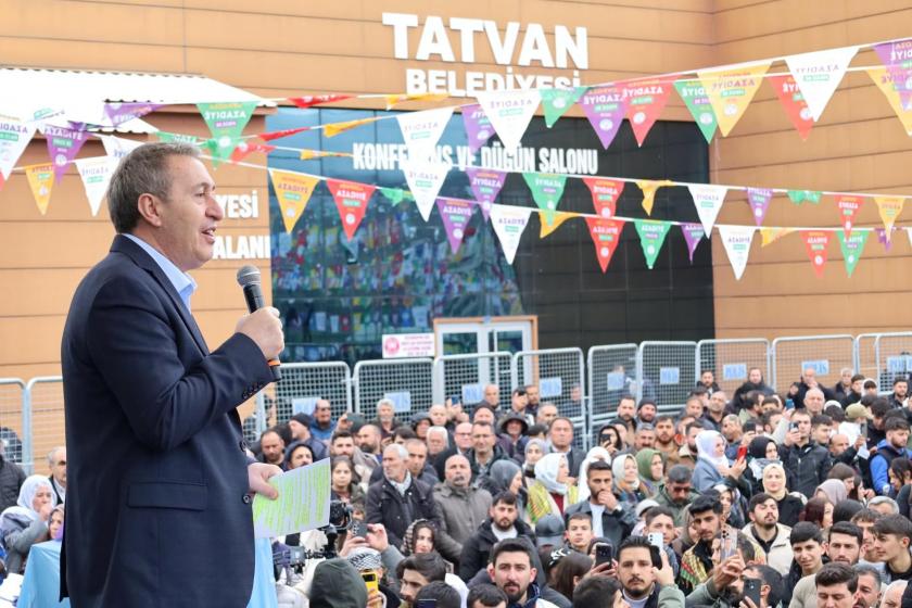 Tatvan Newroz'unda konuşan Bakırhan'dan İmamoğlu tepkisi: Bu operasyon aynı zamanda bizleredir