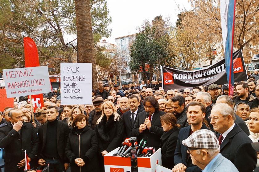 Denizli'de "Demokrasi Nöbeti": Teslim olmayacağız