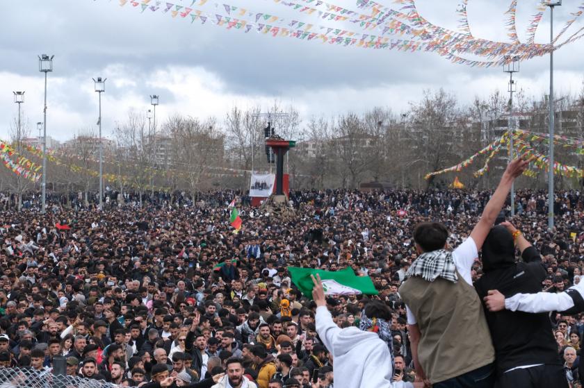 Diyarbakır'da Newroz coşkusu: 'Barışın yolunu açmak devletin sorumluluğunda'