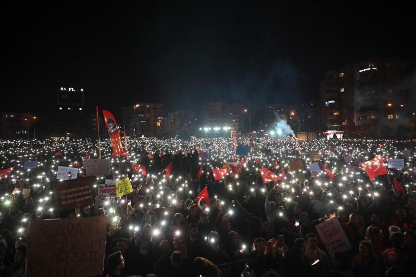 Bursa'da on binlerce kişi baskılara karşı FSM'de yürüyor