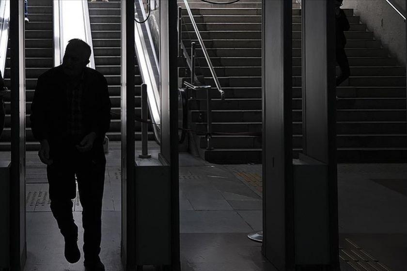 Ankara'da bazı otobüs ve metro durakları kapatıldı