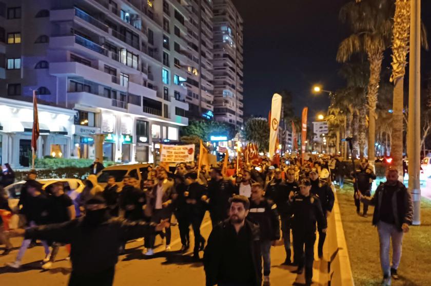 Mersin'de kitlesel yürüyüş