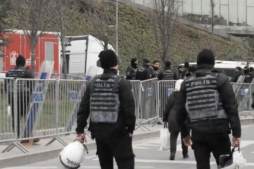 Kayyum atanan Şişli Belediyesi'ne polis ablukası