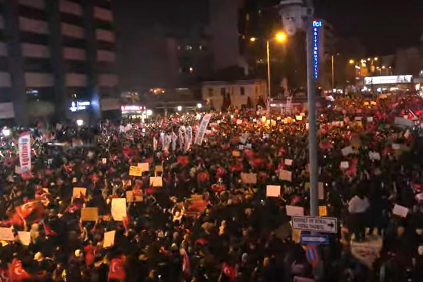 Ankara’da halk Kızılay Meydanı’nda