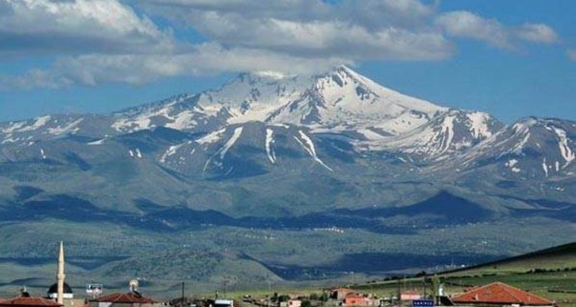 Erciyes'e kar yağdı