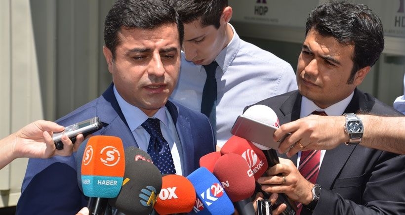 Demirtaş: Tahriklere karşı en iyi ilaç barıştır; Kürt, Türk birbirinize sarılın