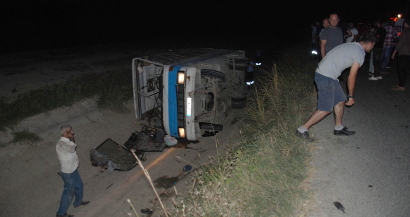 Tarım işçilerini taşıyan minibüs kanala uçtu: 9 işçi yaralandı