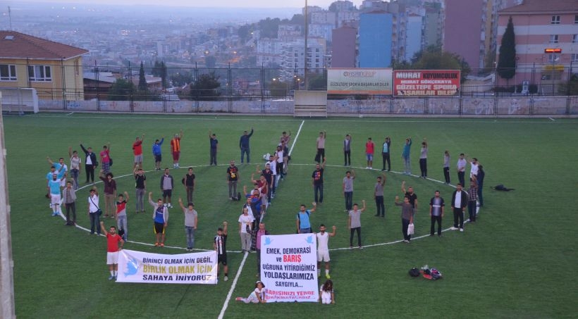 Çiğli'de gençler barış için sahaya indi