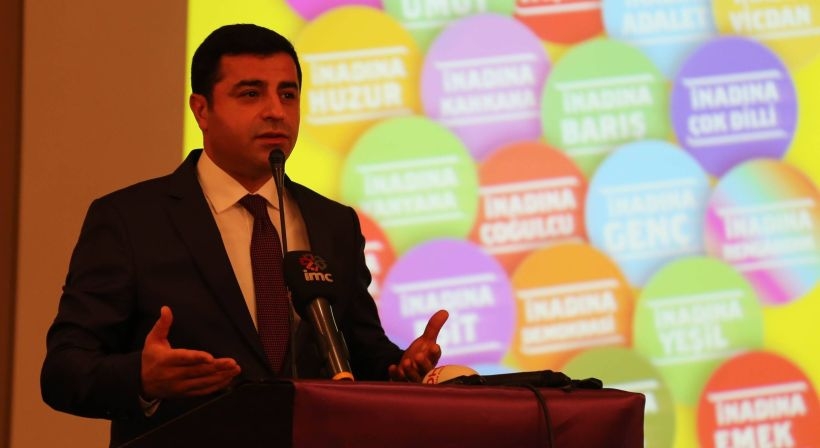 Demirtaş'tan Davutoğlu'na yanıt: YPG Fırat'ı geçecek sen de mal mal bakacaksın