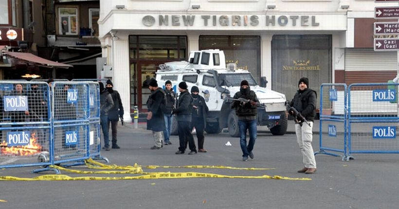 Cizre'de 2 asker, Sur'da 1 özel harekatçı yaşamını yitirdi