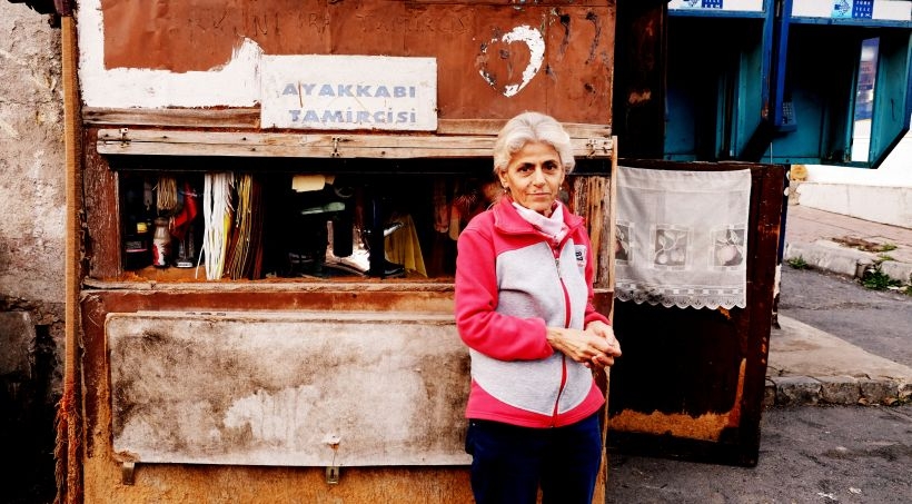 Ne güzel komşumuzsun sen Emine Abla!