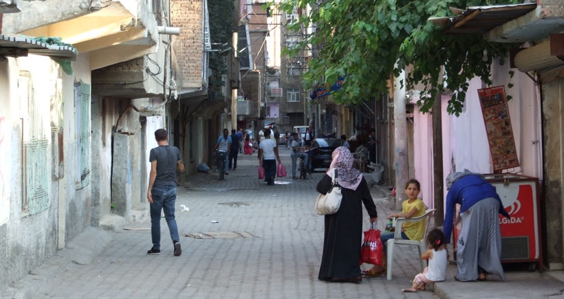 Sur’daki yasağı sorduğumuz Diyarbakırlı çocuklar: Burada devlet bizi  öldürüyor hocam