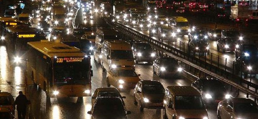 İstanbul'da Trafik Yoğunluğu Yüzde 80'e Ulaştı - Evrensel.net