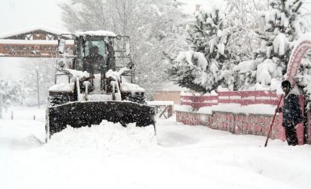 Hakkari'de 328 yerleşim bölgesinin yolu ulaşıma kapandı