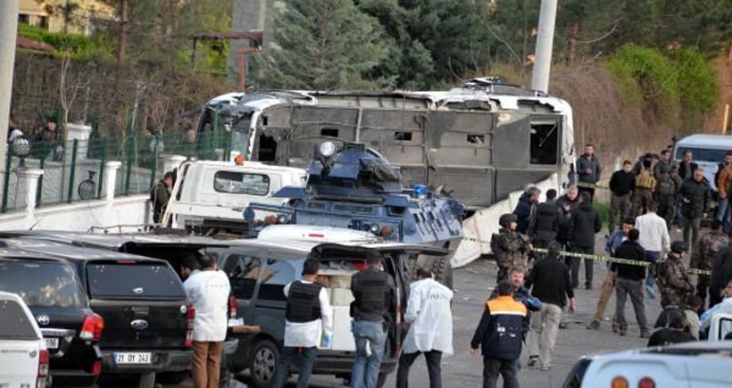 Diyarbakır'daki servis aracına saldırıda yaralanan komiser yardımcısı yaşamını yitirdi