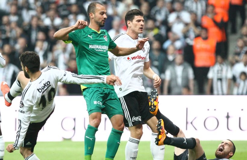 Beşiktaş, yeni evindeki ilk maçta Bursaspor'u 3-2 yendi